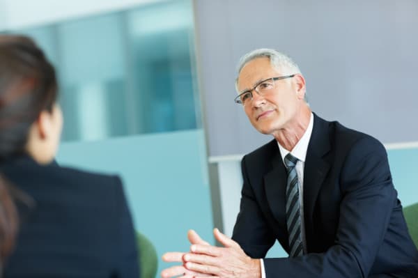 salesman-listening-customer-needs