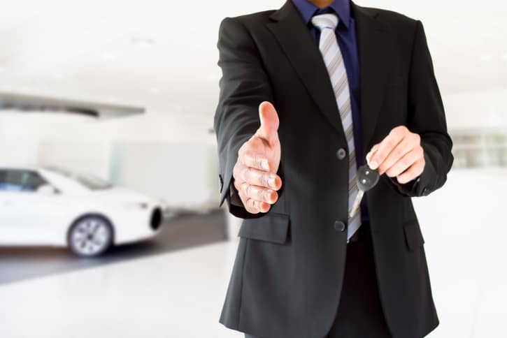 should-managers-look-experience-when-hiring-auto-salespeople?