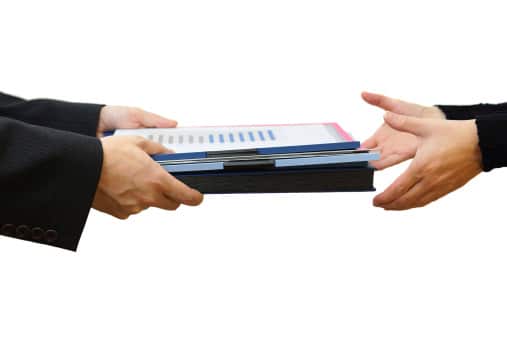 good-sales-manager-delegating-work-to-employees-for-time-efficiency