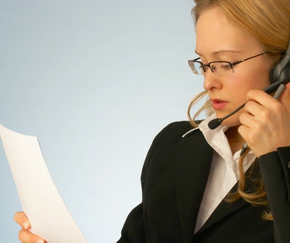 sales-telemarketer-reading-script