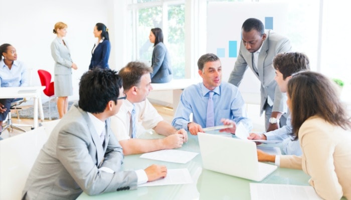 Look for a Head of Sales that's Comfortable Communicating with the Sales Team and with Executives sales-manager-communicating-sales-team