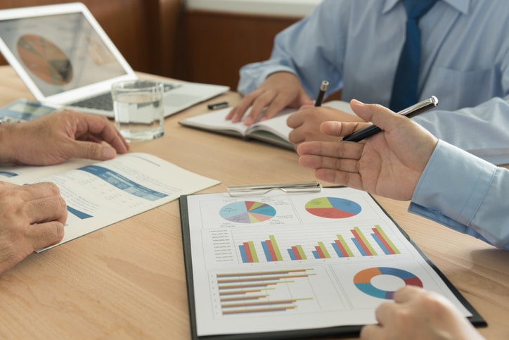 Evaluate Sales Reps with graphs and charts